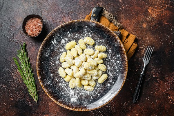 Quels sont les astuces pour des gnocchis à la ricotta et épinards avec une sauce au beurre de sauge?