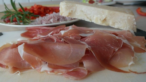 Les délices du jambon de Bayonne : art et tradition basque